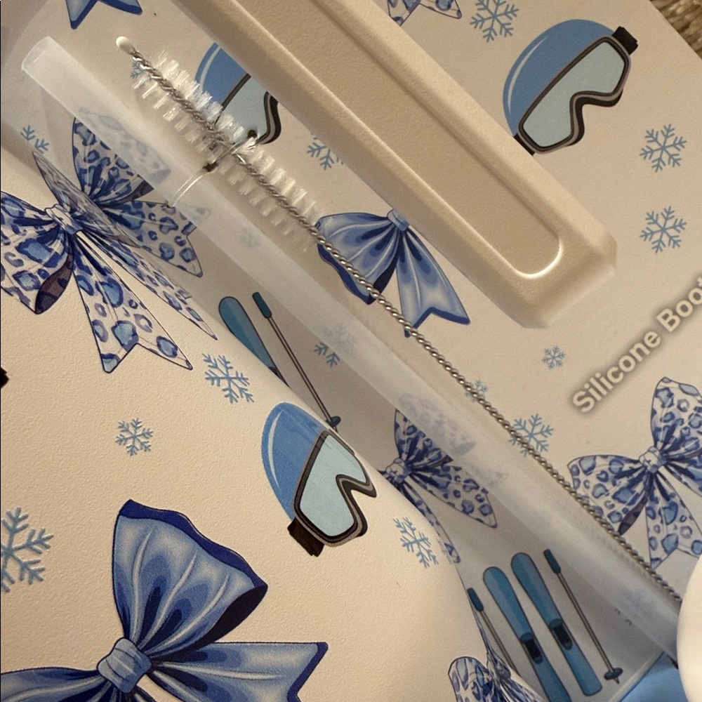 HYDRAPEAK “Ski Blue Bow" Limited Edition Hydrapeak 40oz Voyager Tumbler - Picture 10 of 10